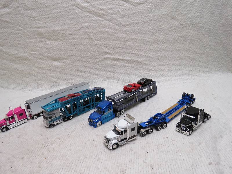 lot 566 image: Collectible Trucks