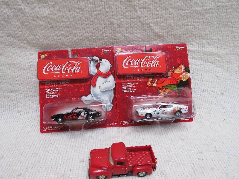 lot 568 image: Coca-Cola collectibles