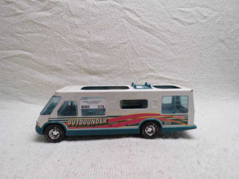 lot 578 image: Vintage Camper
