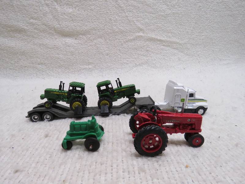 lot 580 image: Farm toys