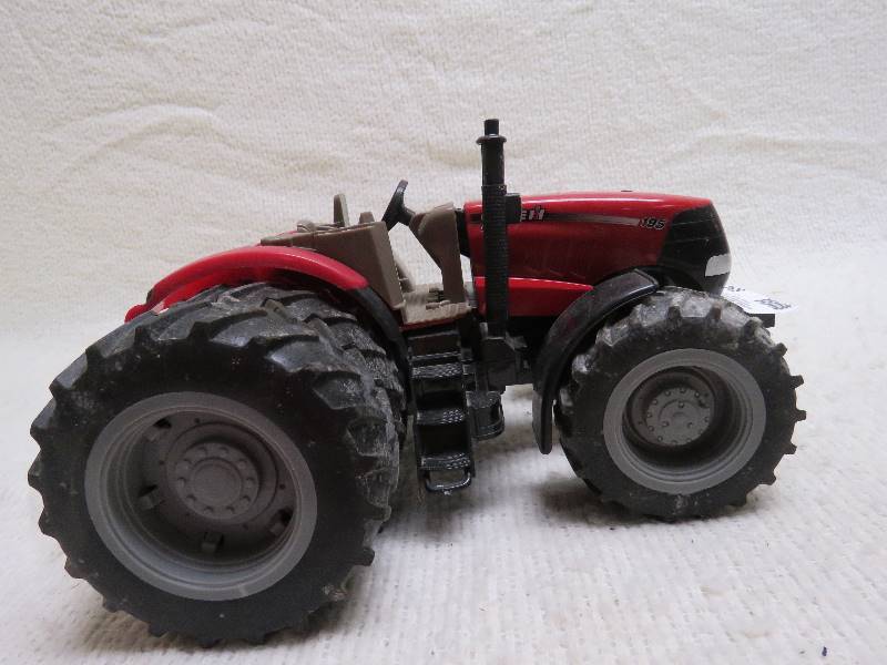 lot 584 image: Collectible Tractor