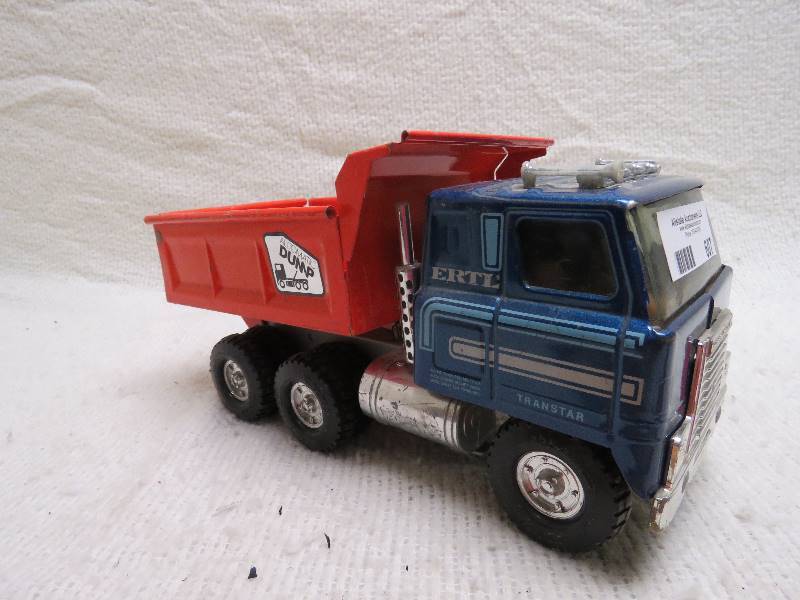 lot 607 image: Vintage Dump Truck