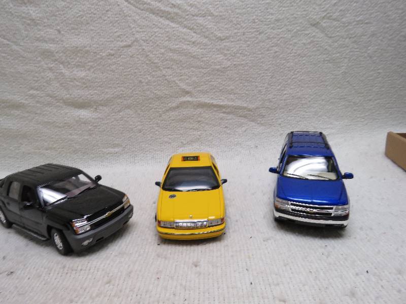 lot 611 image: Collectible cars