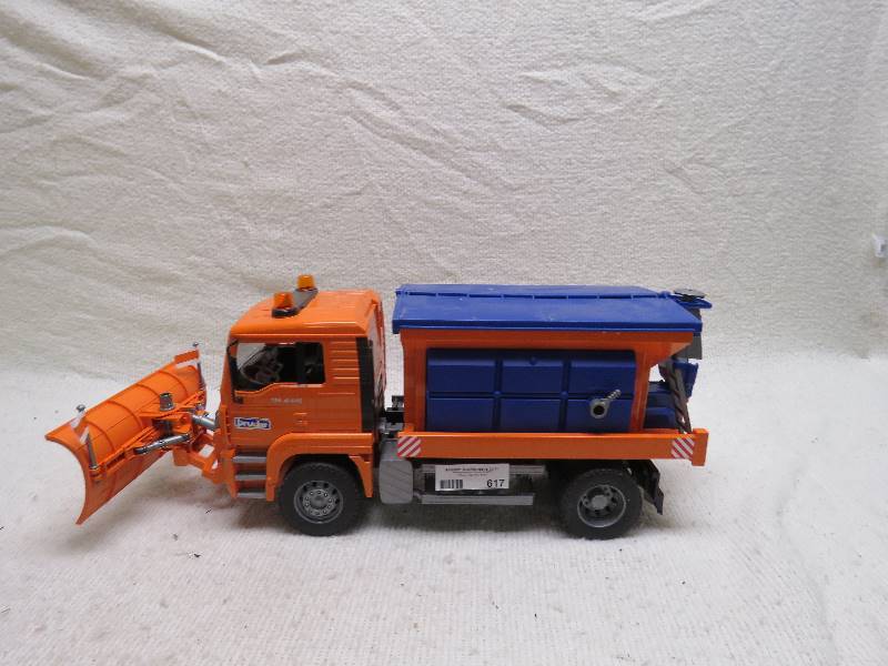 lot 617 image: Collectible truck