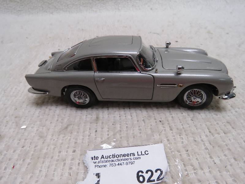 lot 622 image: Danbury Mint, James Bond 007