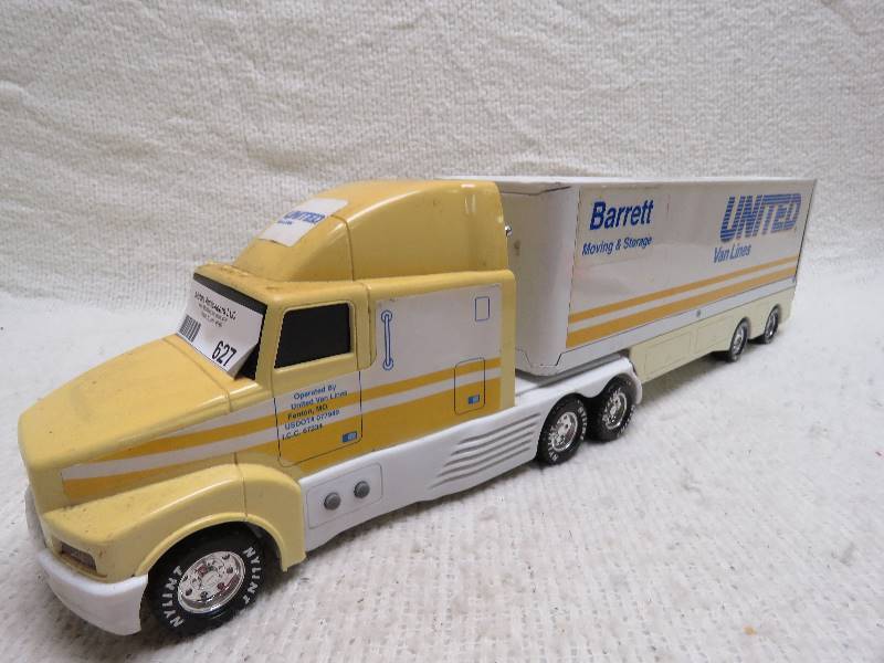 lot 627 image: Vintage Truck