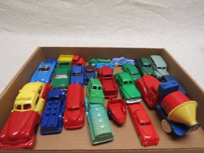 lot 634 image: Collectible Plastic cars