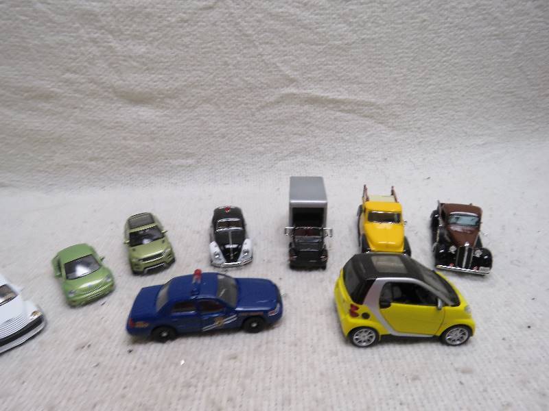 lot 640 image: Collectible cars