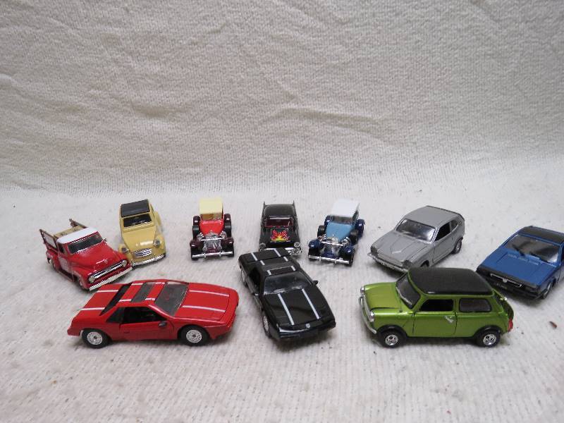 lot 644 image: Collectible cars