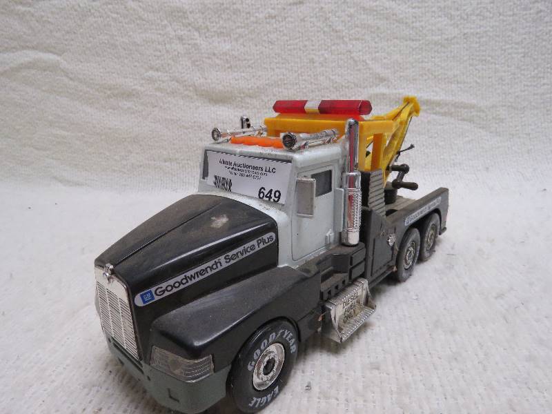 lot 649 image: Vintage Truck