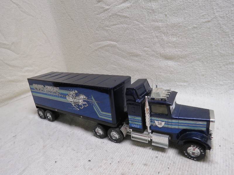 lot 651 image: Vintage Semi and Trailer