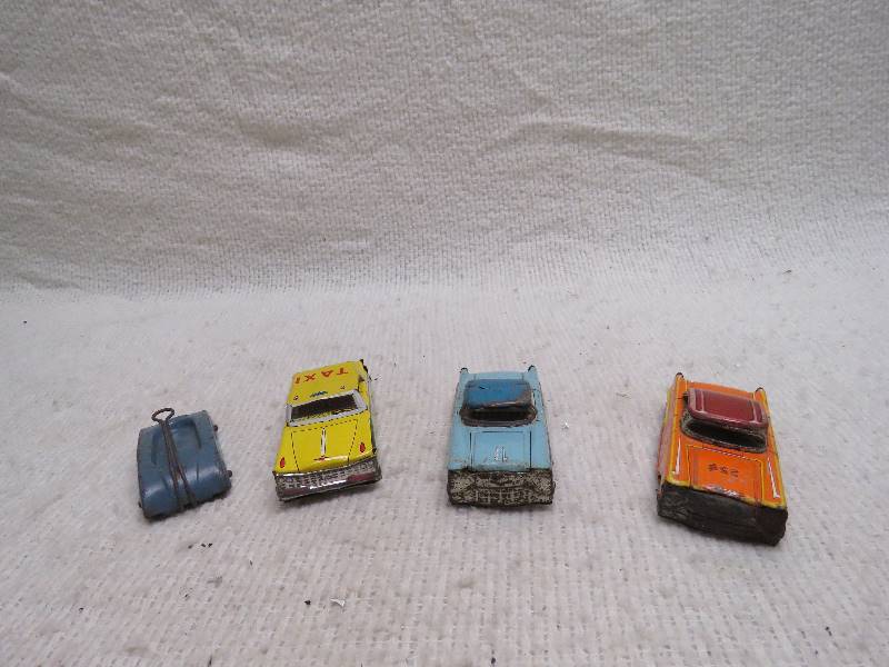 lot 652 image: Antique cars