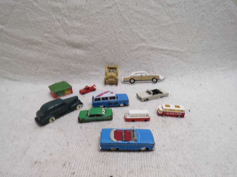 lot 659 image: Antique cars