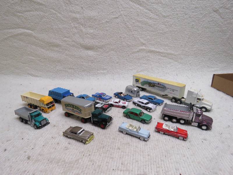 lot 660 image: Collectible cars