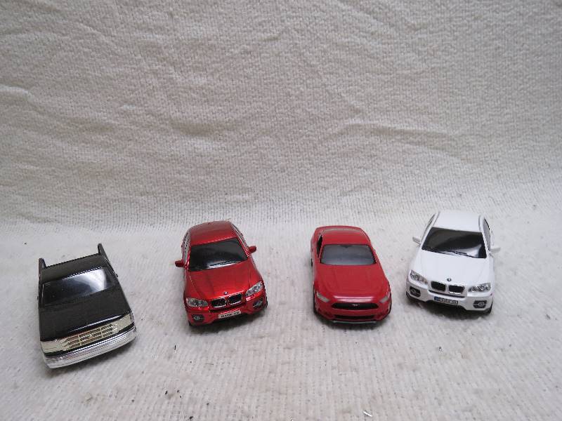 lot 668 image: Collectible cars