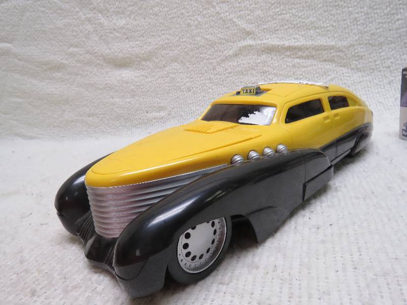 lot 672 image: Vintge Taxi