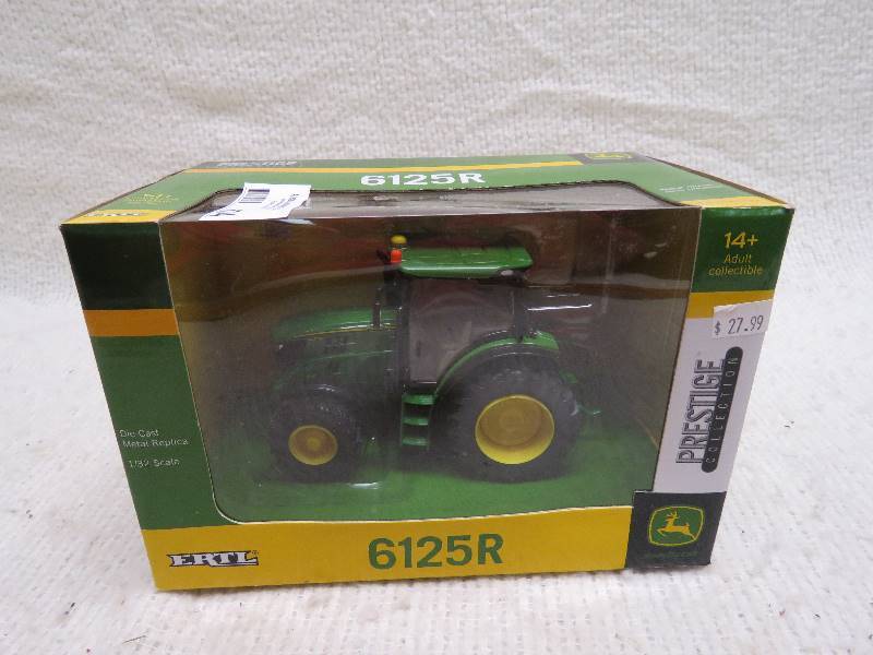 lot 674 image: John Deere Tractor