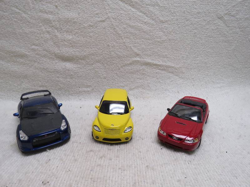 lot 681 image: Collectible cars