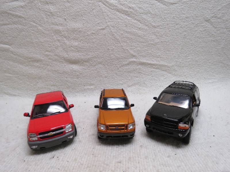 lot 682 image: Collectible trucks