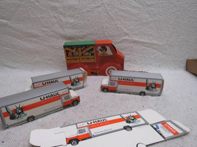 lot 684 image: Uhaul cardboard trucks