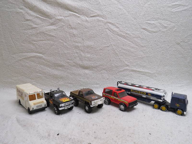 lot 686 image: Vintage cars