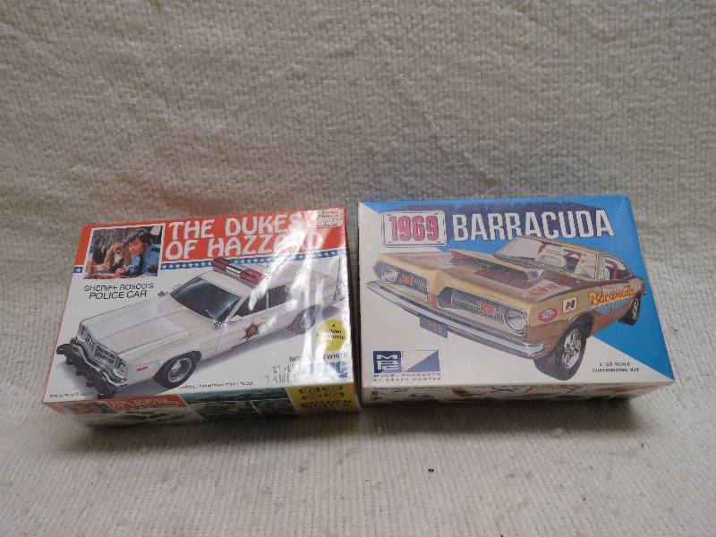 lot 688 image: Vintage Model kits