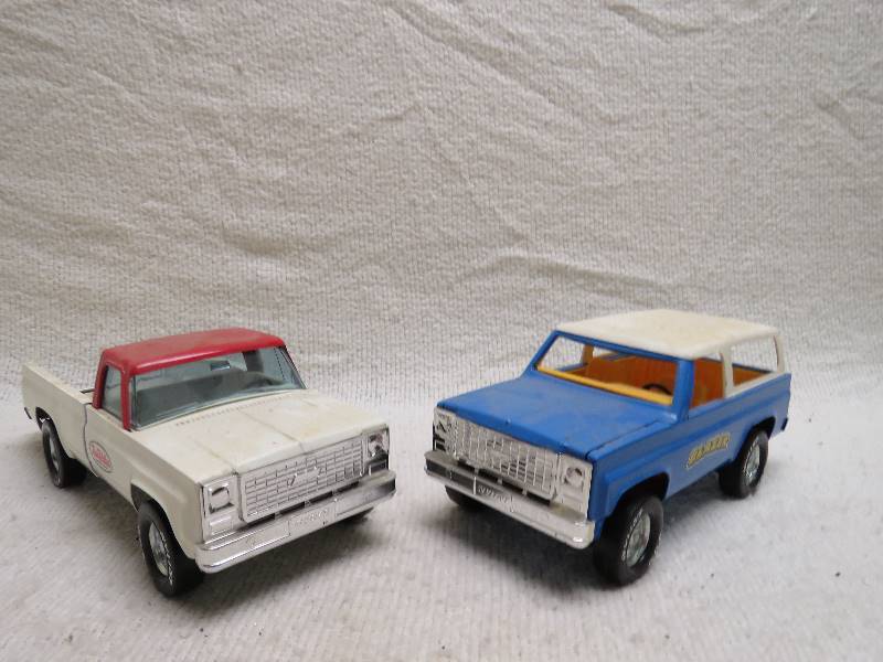 lot 689 image: Vintage pickups