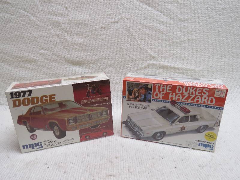 lot 691 image: Vintage Model kits