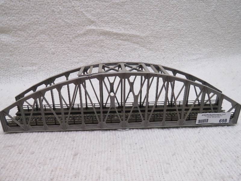lot 698 image: Bridge