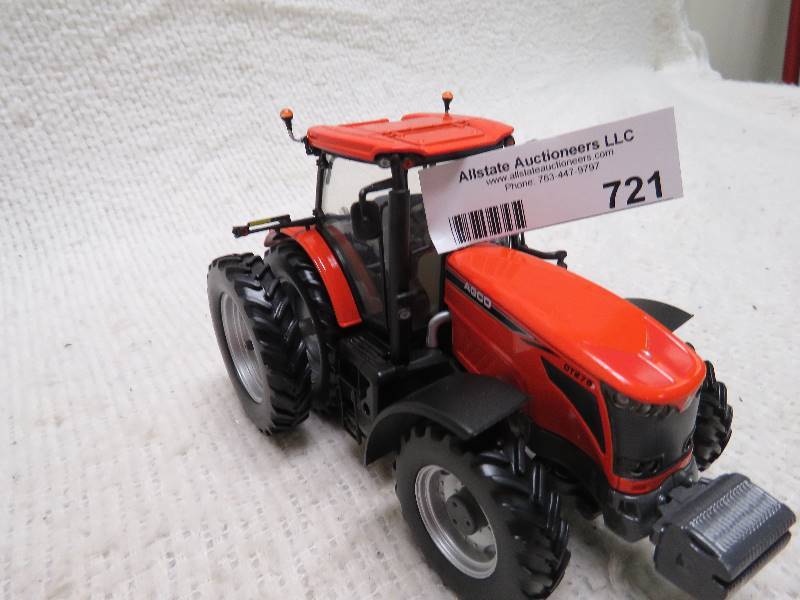 lot 721 image: Collectible Agco Tractor