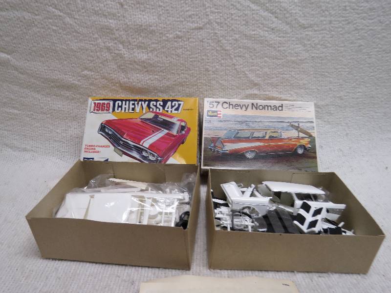 lot 724 image: Vintage Model Kits