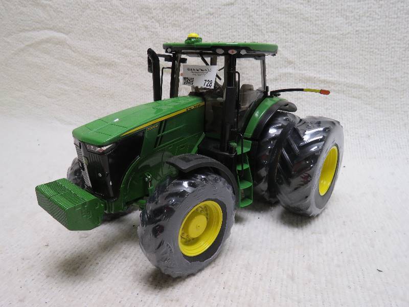 lot 728 image: John Deere Tractor
