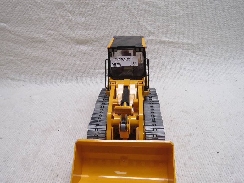 lot 731 image: Collectible Cat