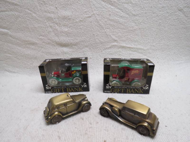 lot 733 image: Die Cast Metal banks