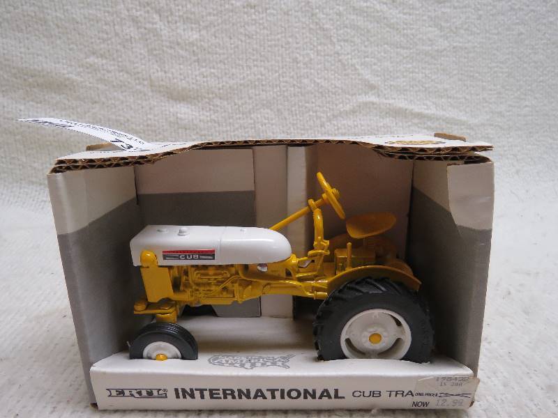 lot 737 image: Antique Tractor