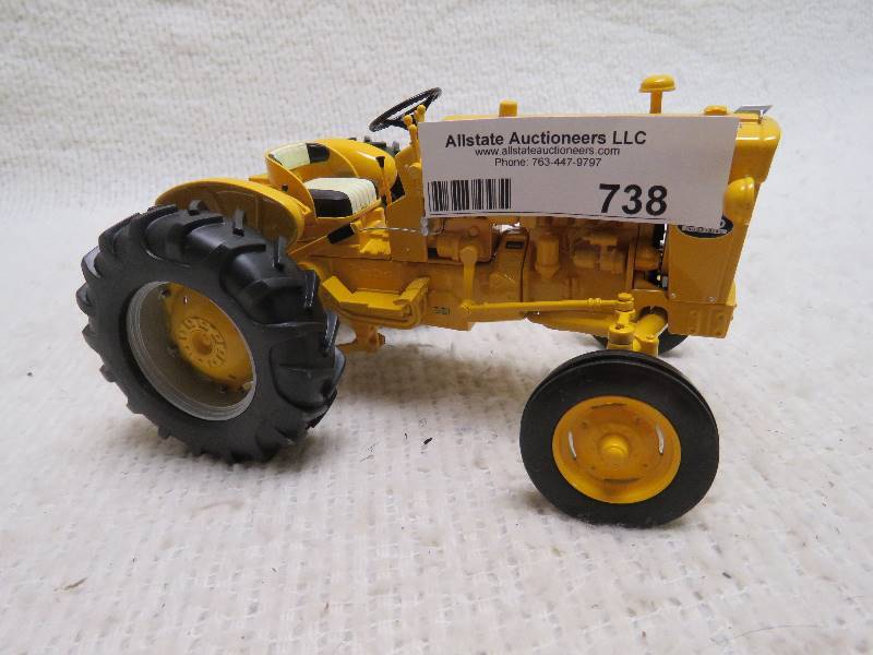 lot 738 image: Collectible tractor