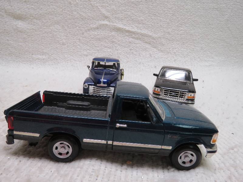 lot 740 image: Vintage pickups