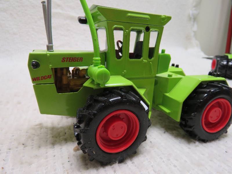 lot 743 image: Collectible Tractor
