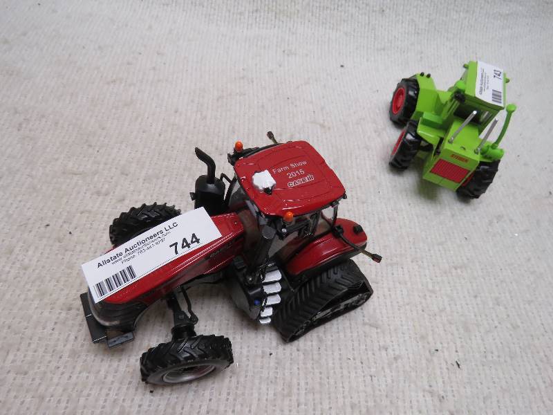 lot 744 image: Collectible Tractor