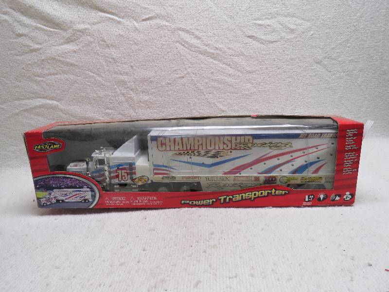 lot 745 image: Collectible Truck