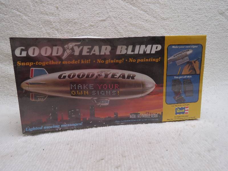 lot 746 image: Vintage Model kit