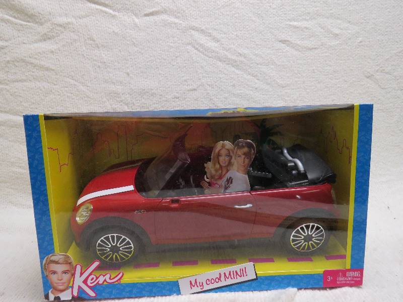 lot 747 image: Barbie collectible