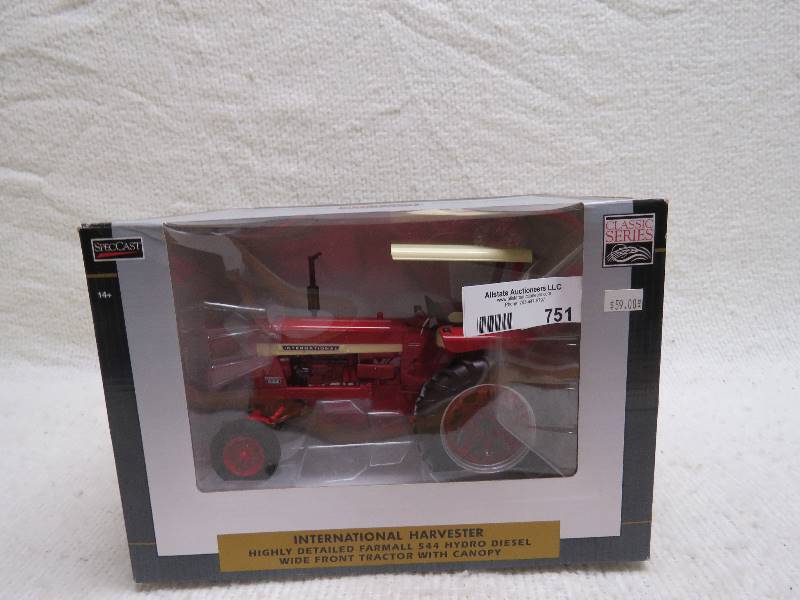 lot 751 image: Collectible tractor