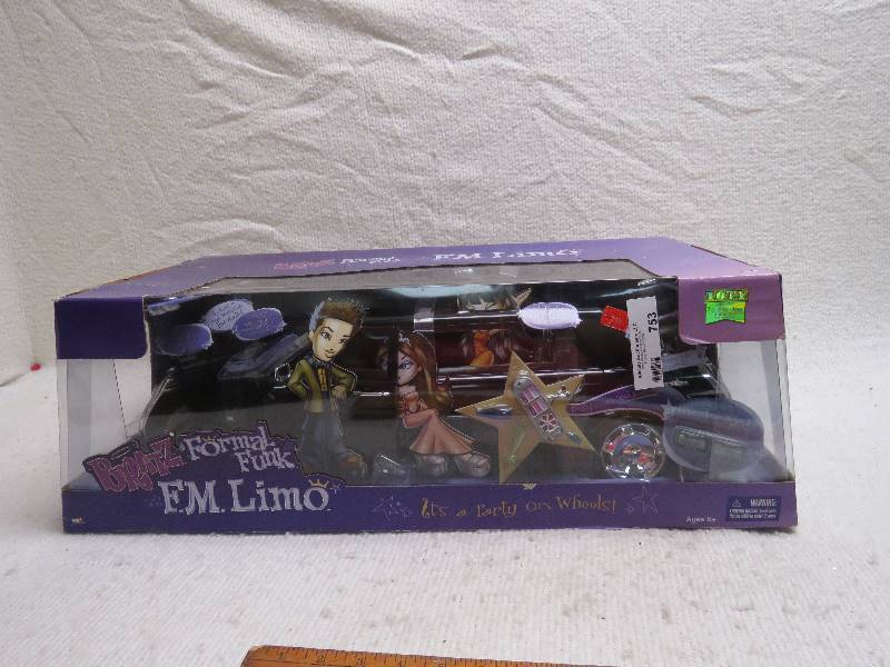 lot 753 image: Bratz car