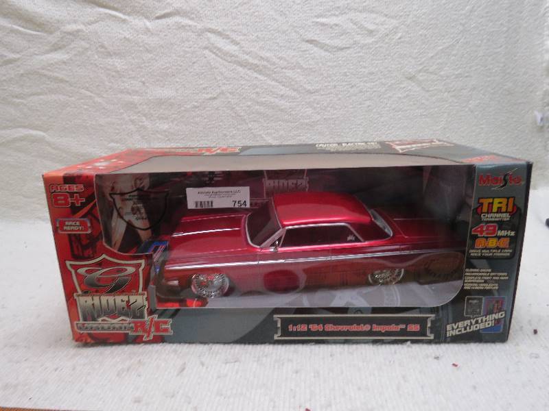 lot 754 image: Collectible car