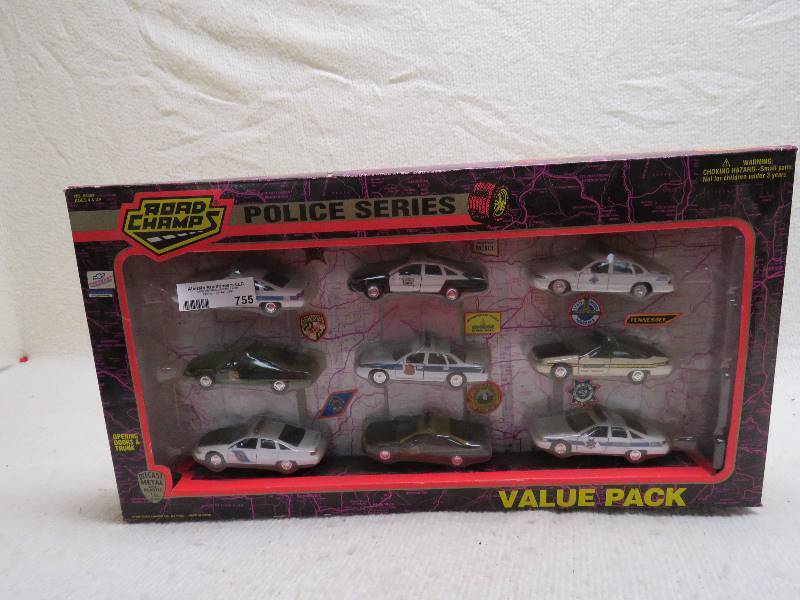 lot 755 image: Road Champs Set