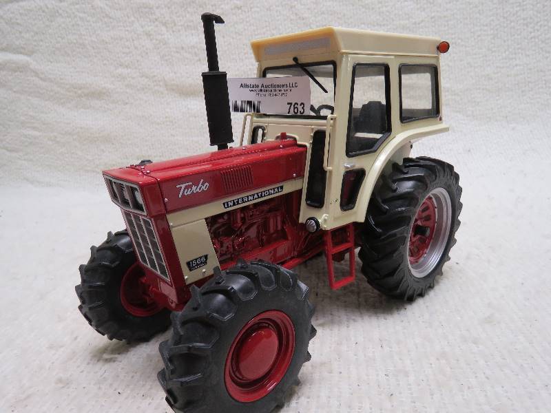 lot 763 image: Collectible Tractor