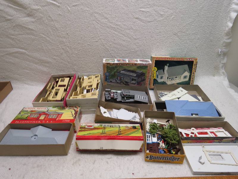 lot 774 image: Building Models