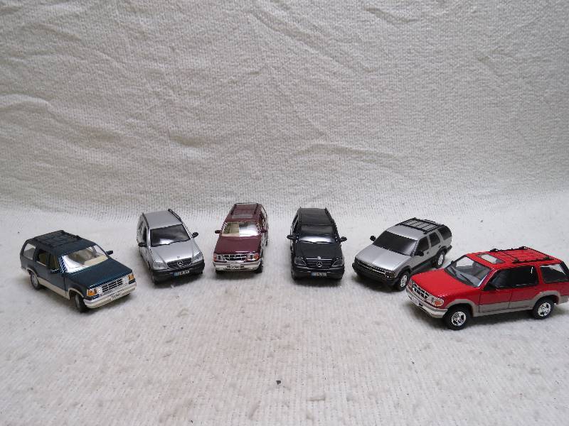 lot 780 image: Collectible cars