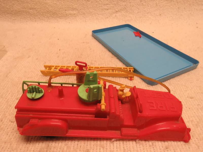 lot 791 image: Antique Fire Truck